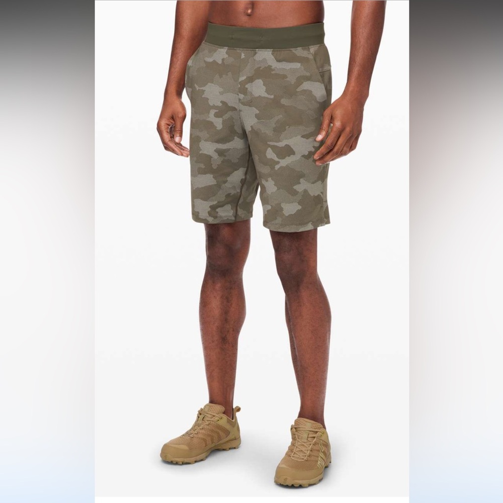 Lululemon T.H.E. Short 9" *Linerless M Variegated Mesh Camo Max Dark Olive